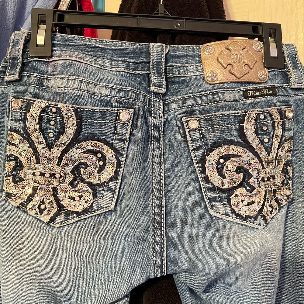 Miss Me straight cut/ skinny. Size 27/33” inseam